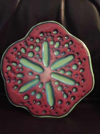A red and green plate with a design on it.